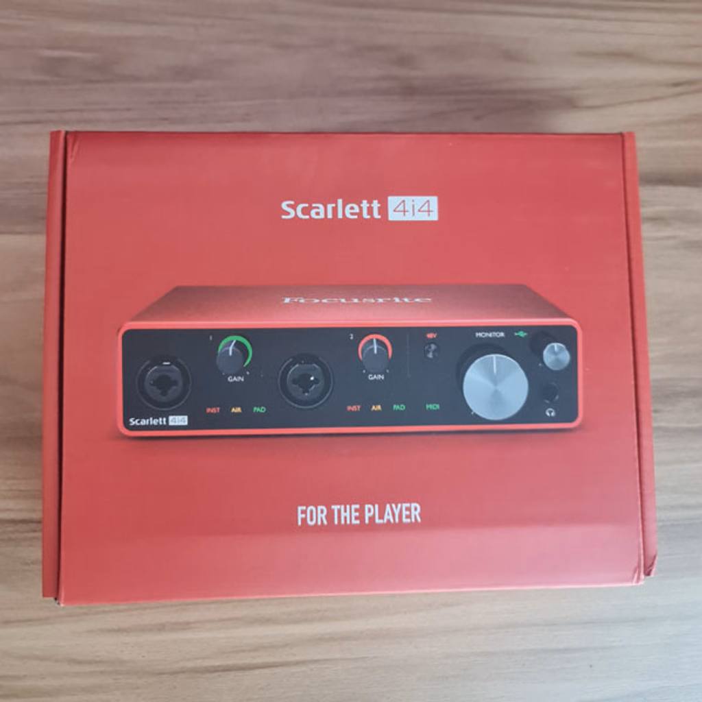 Interface de Áudio Focusrite Scarlett 4i4 3ª Geração