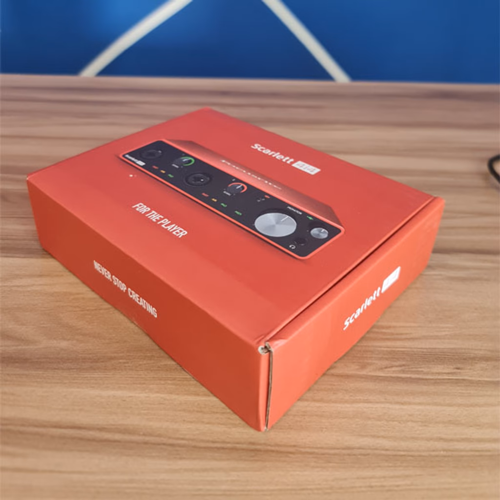 Interface de Áudio Focusrite Scarlett 4i4 3ª Geração