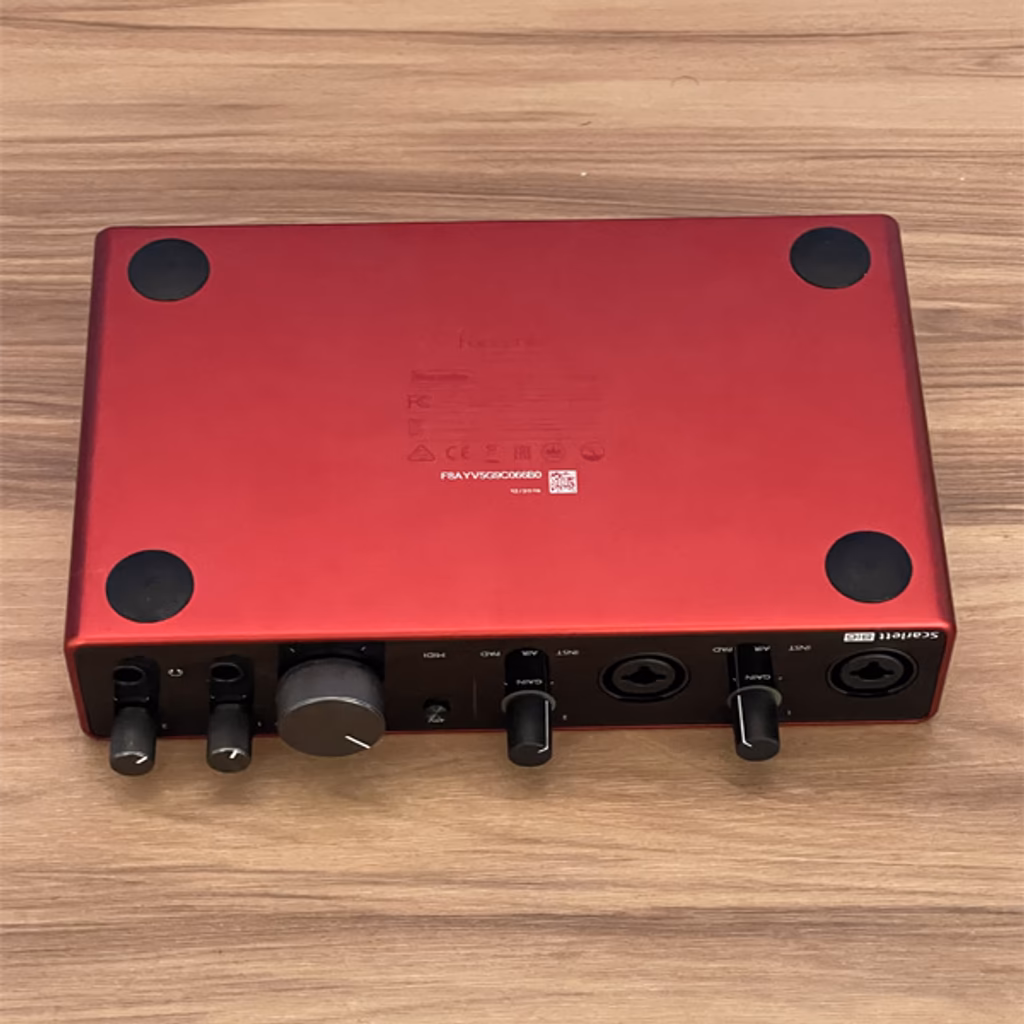 Interface de Áudio Seminovo Focusrite Scarlett 8i6 3° geração
