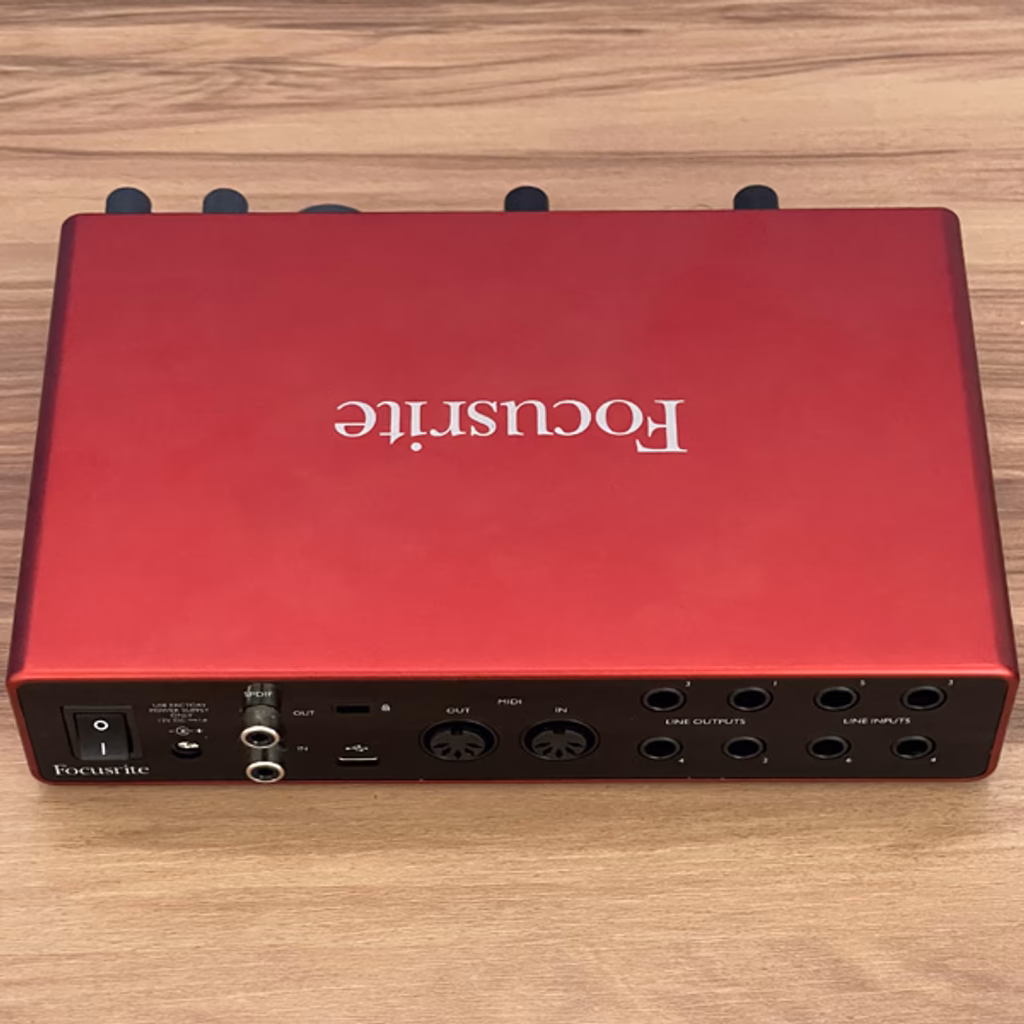 Interface de Áudio Seminovo Focusrite Scarlett 8i6 3° geração